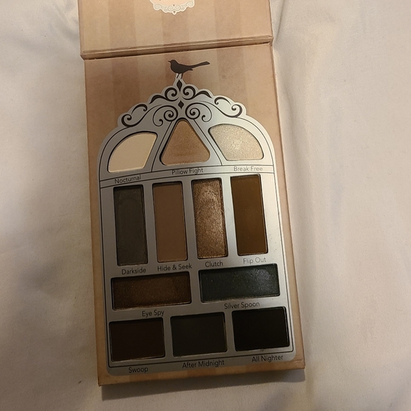 Pretty Vulgar- Nightingale Eyeshadow Pallette - Picture 3 of 3